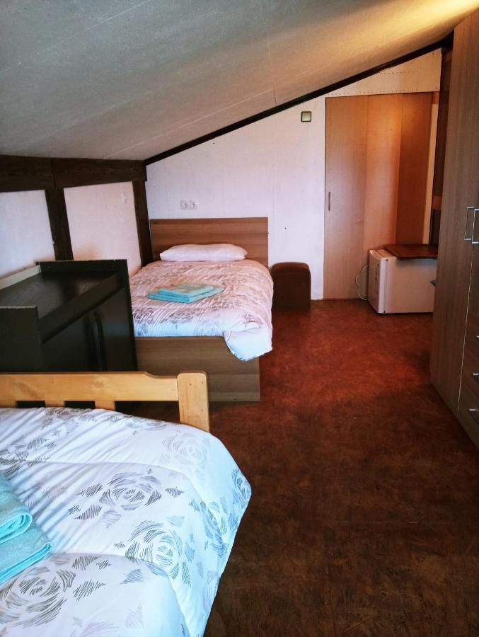 Apartments Pomjan Pogled Na Gore Exterior foto